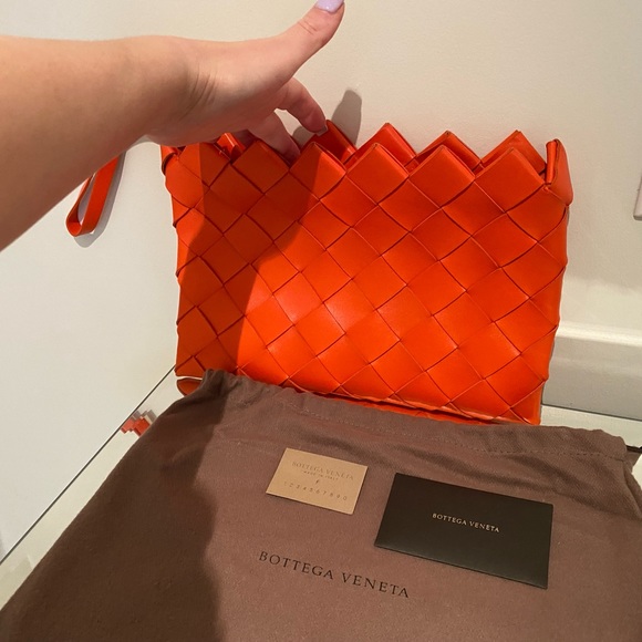 NEW BOTTEGA VENETA clutch/wristlet - Picture 9 of 11
